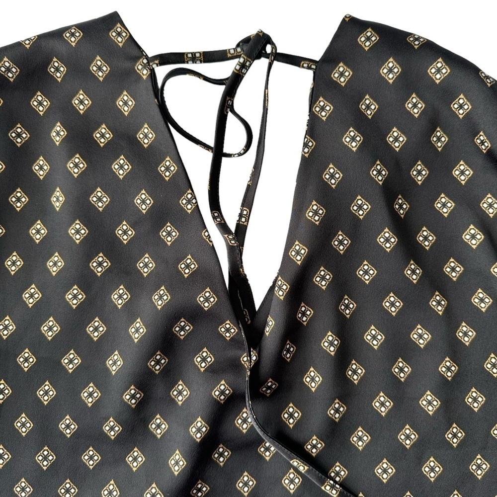 DYNAMITE V-NECK SHORT SLEEVE SATIN TOP IN BLACK WITH GOLD DETAILS  SIZE XS - Picture 6 of 11